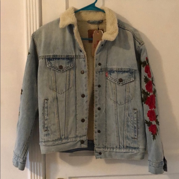 Levi’s rose denim jacket - Picture 2 of 9